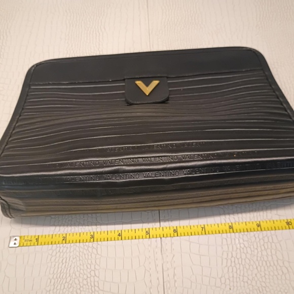 💋Valentino Garavani CLASSIC lightly used - Picture 9 of 14